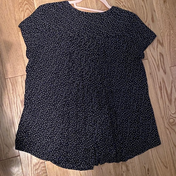 Banana Republic Black and White Blouse 🖤🤍 - Picture 3 of 4